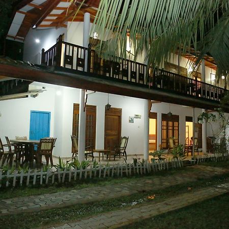 Omee Guest Bed and Breakfast Mirissa Esterno foto