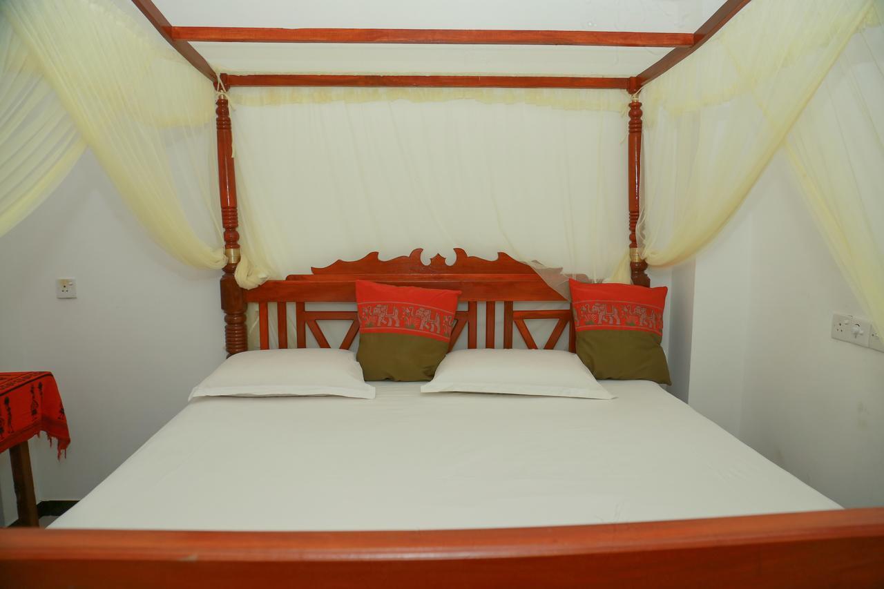 Omee Guest Bed and Breakfast Mirissa Esterno foto