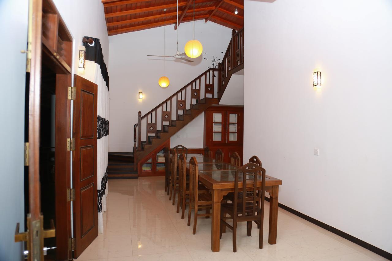 Omee Guest Bed and Breakfast Mirissa Esterno foto