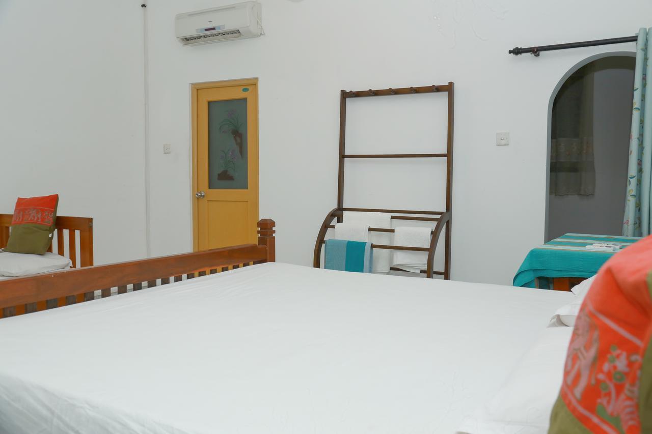 Omee Guest Bed and Breakfast Mirissa Esterno foto