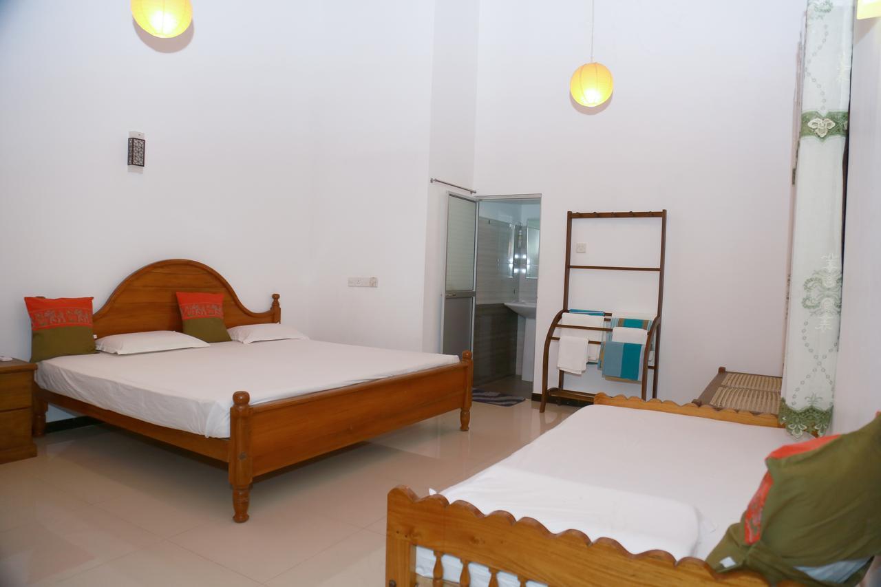 Omee Guest Bed and Breakfast Mirissa Esterno foto