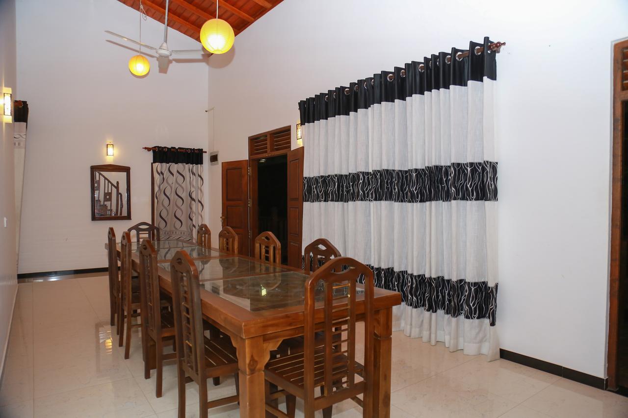 Omee Guest Bed and Breakfast Mirissa Esterno foto