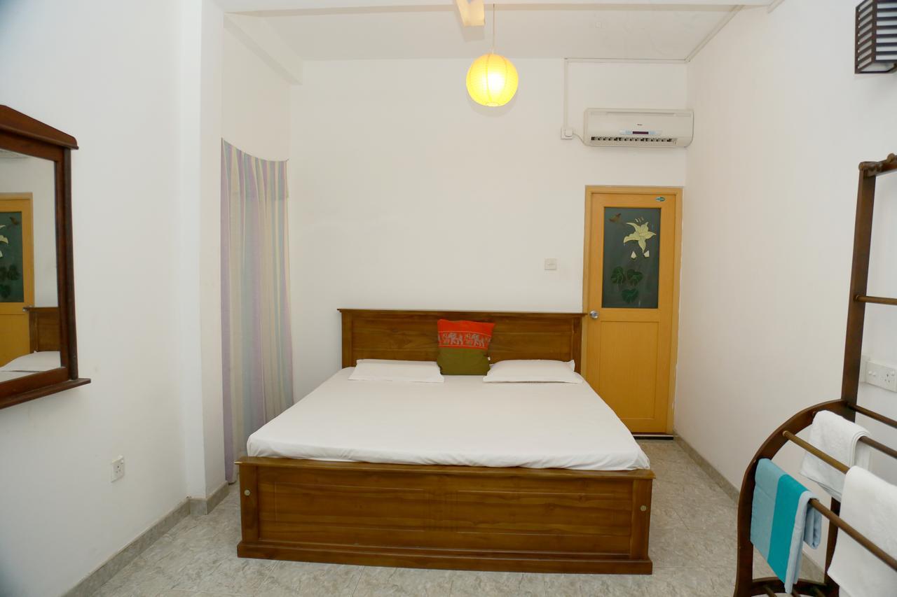 Omee Guest Bed and Breakfast Mirissa Esterno foto