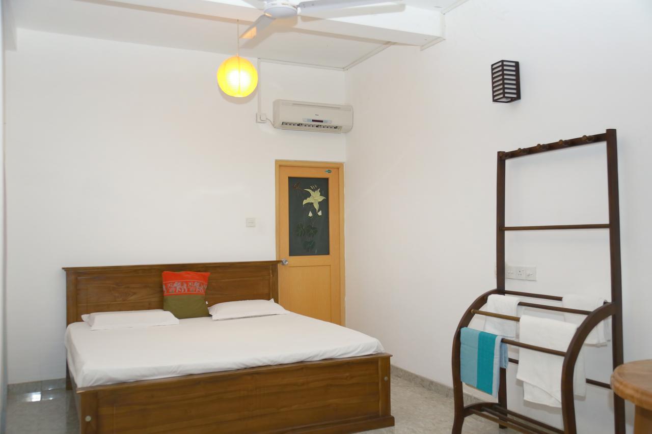 Omee Guest Bed and Breakfast Mirissa Esterno foto